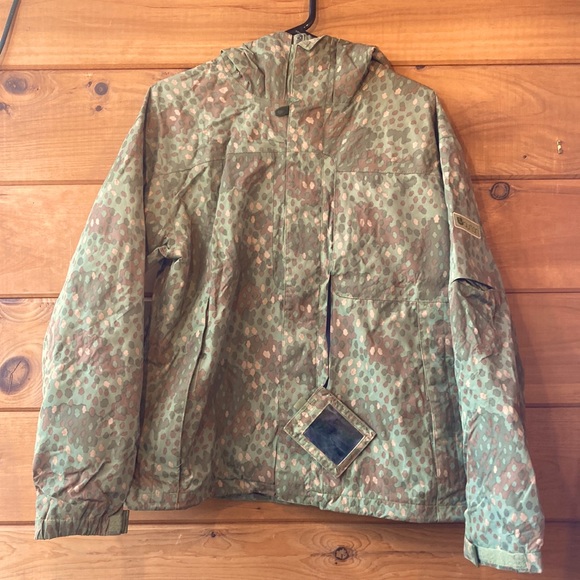 Burton Women’s Large Snowboard Jacket - Camo - Picture 1 of 6